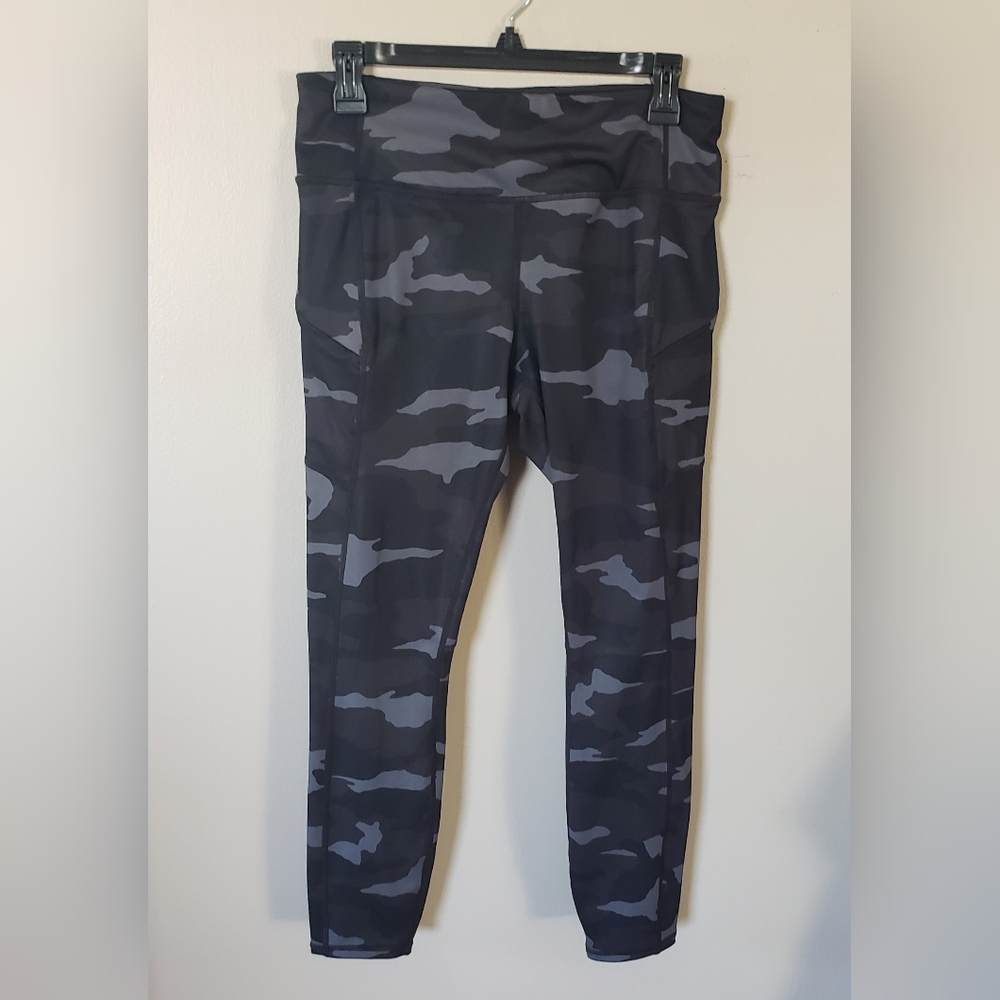 Athleta Women's Athletic Camo Leggings Size Medium